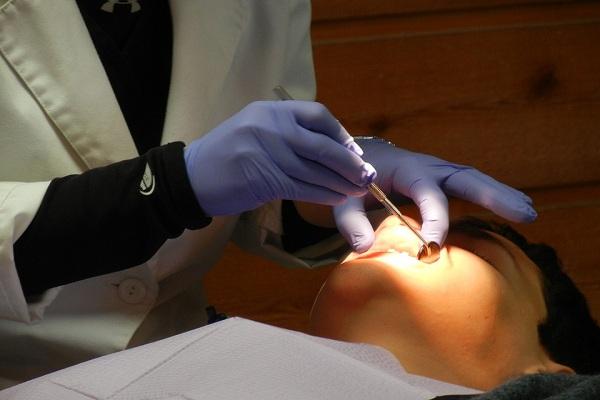 Dokter Gigi Jogja Ahlinya Mengatasi Permasalahan Karang Gigi